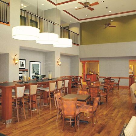 Hampton Inn Клинтон Экстерьер фото