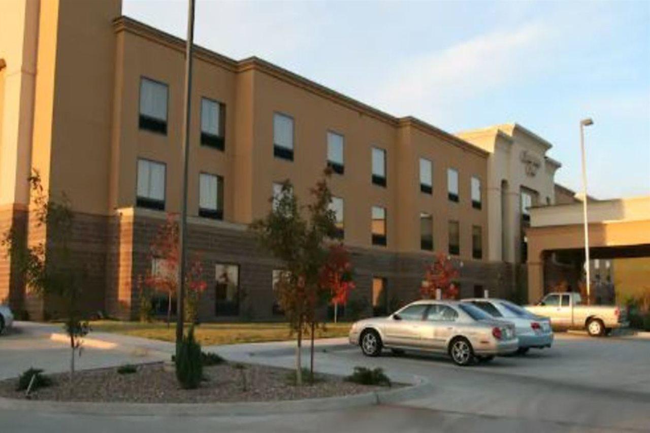 Hampton Inn Клинтон Экстерьер фото