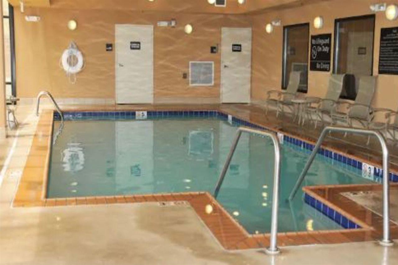 Hampton Inn Клинтон Экстерьер фото
