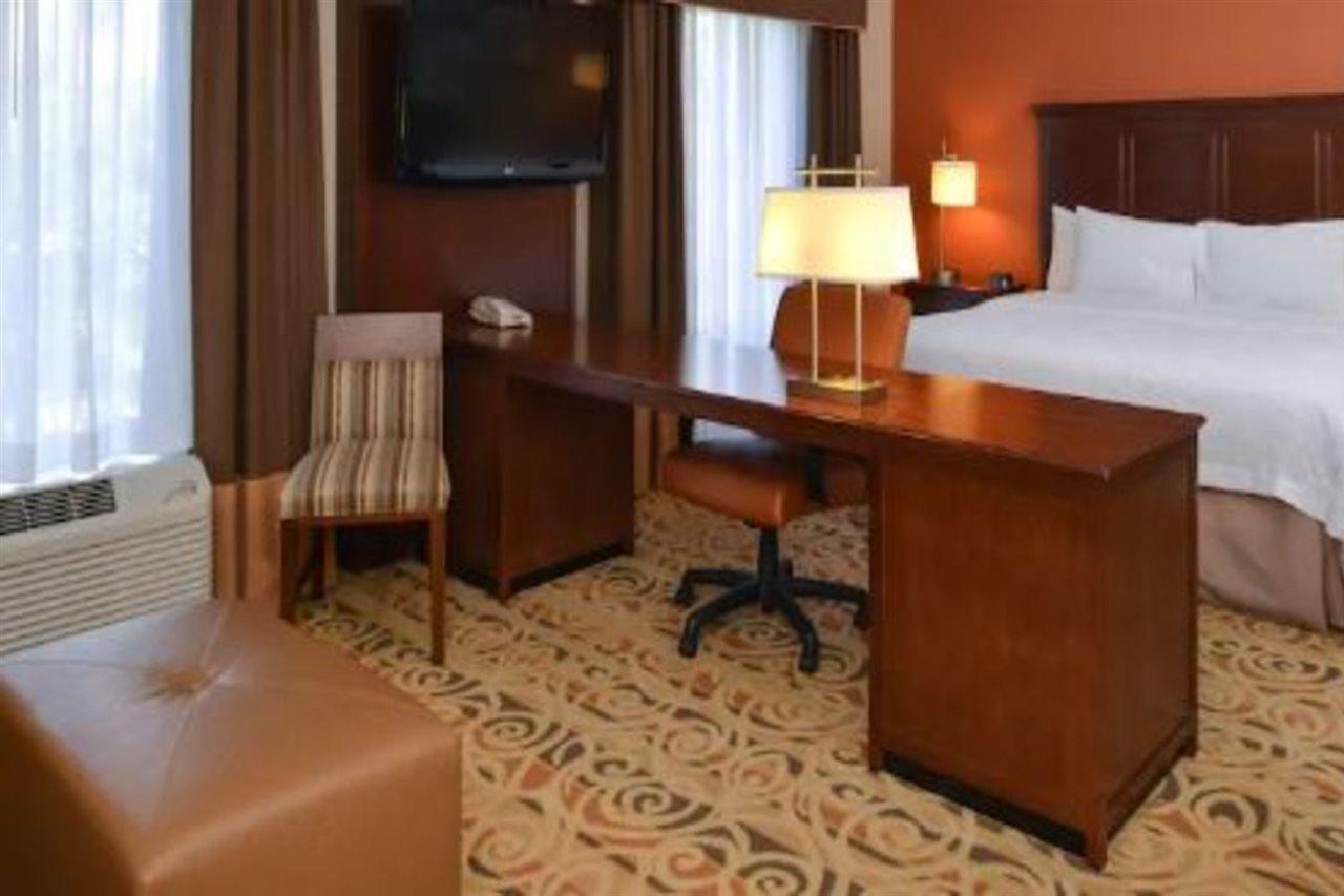 Hampton Inn Клинтон Экстерьер фото