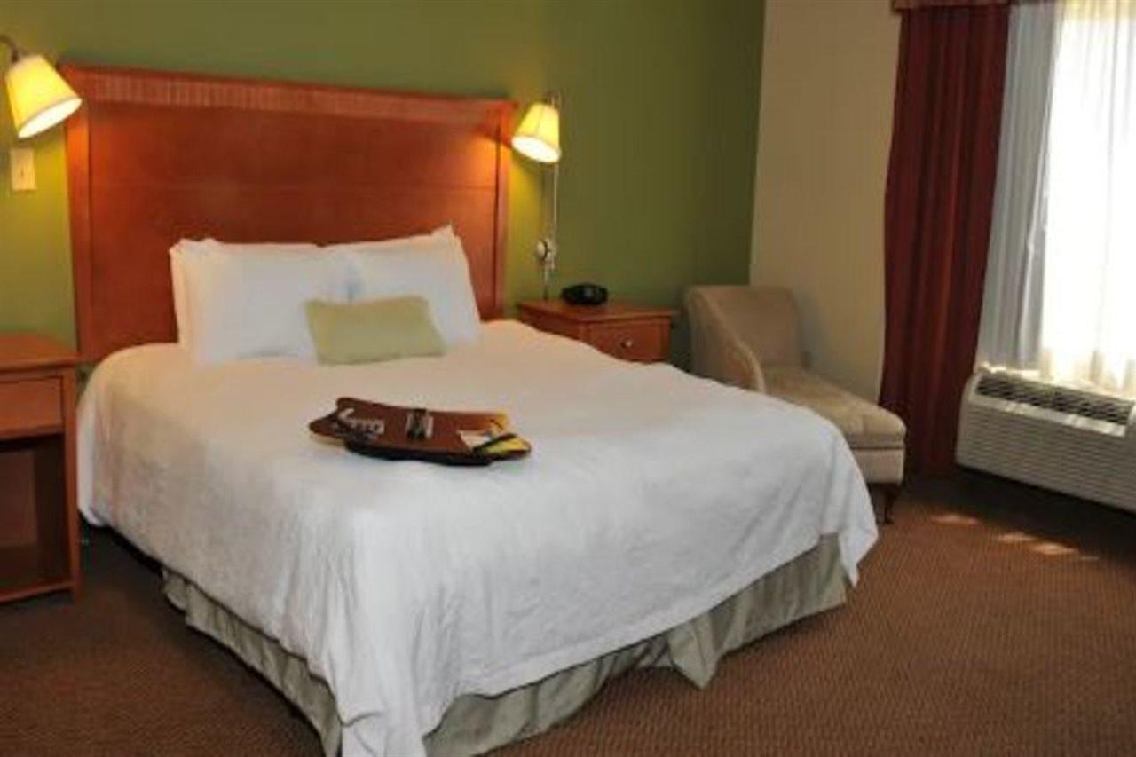 Hampton Inn Клинтон Экстерьер фото