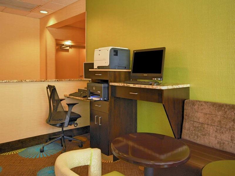 Hampton Inn Клинтон Экстерьер фото