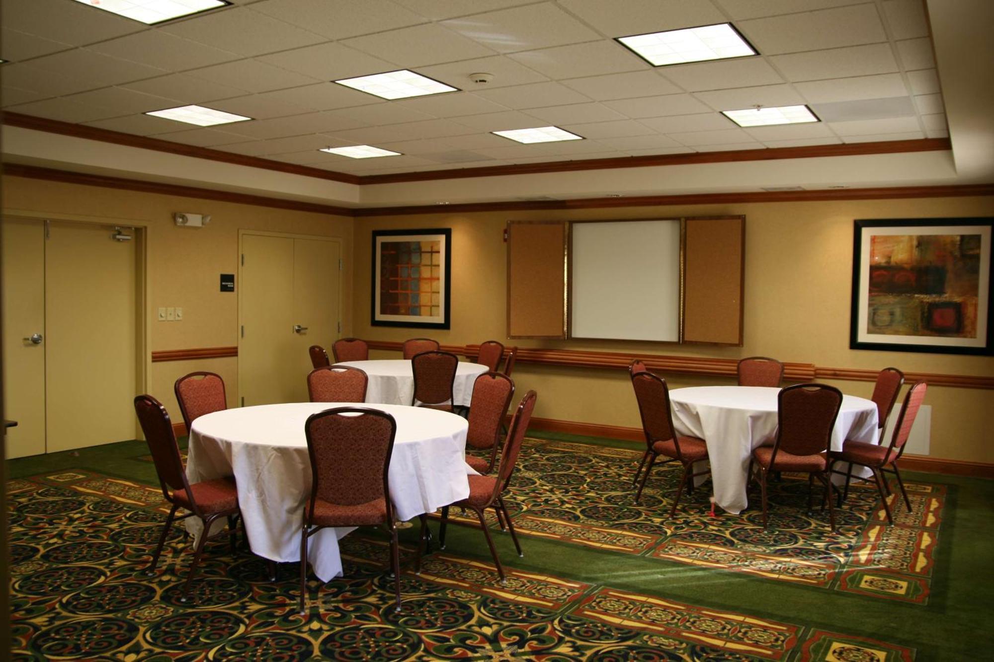 Hampton Inn Клинтон Экстерьер фото