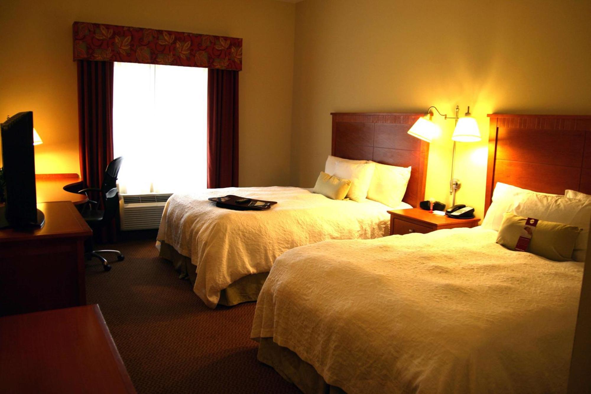 Hampton Inn Клинтон Экстерьер фото